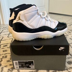 NEVER WORN-Nike Air Jordan 11 White and Black with Gold Accents